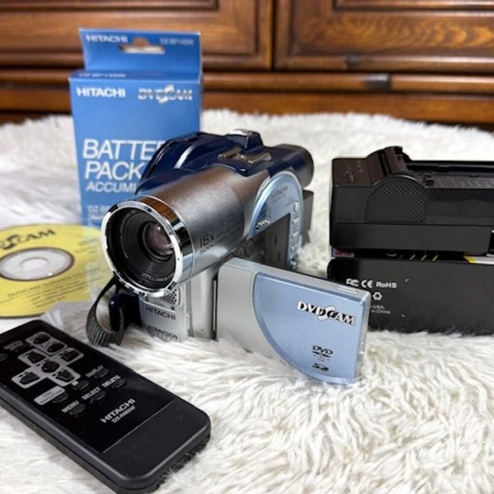 Hitachi DZ-MV550A DVD CAM 18x Optical 500x Digital Zoom Camcorder